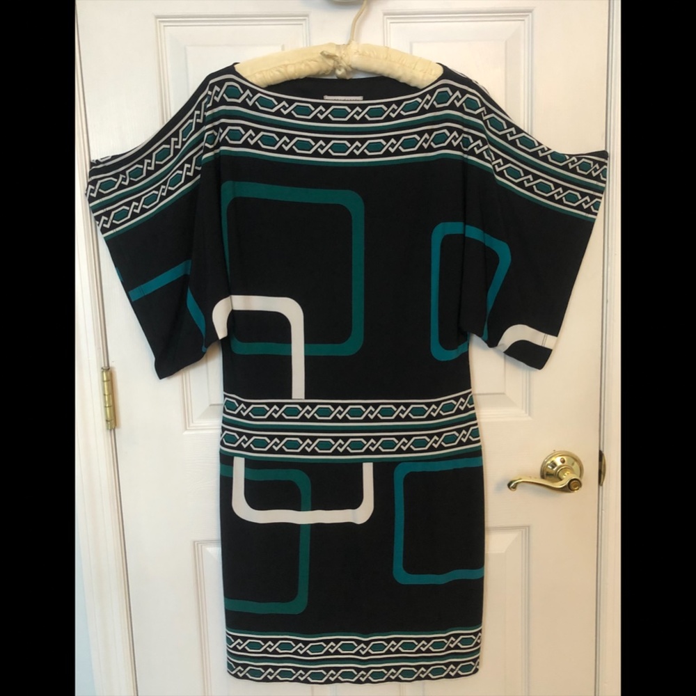 Black, White & Teal Patterned Sandra Darren Sheath Dress — Size 10